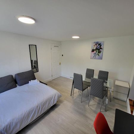 Cosy Apartment By Clapham South Underground! 런던 외부 사진