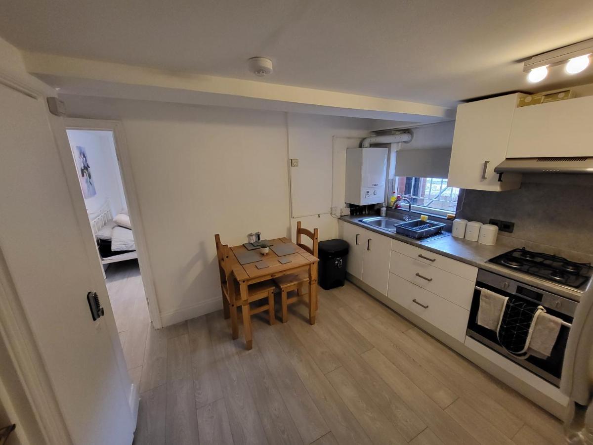 Cosy Apartment By Clapham South Underground! 런던 외부 사진