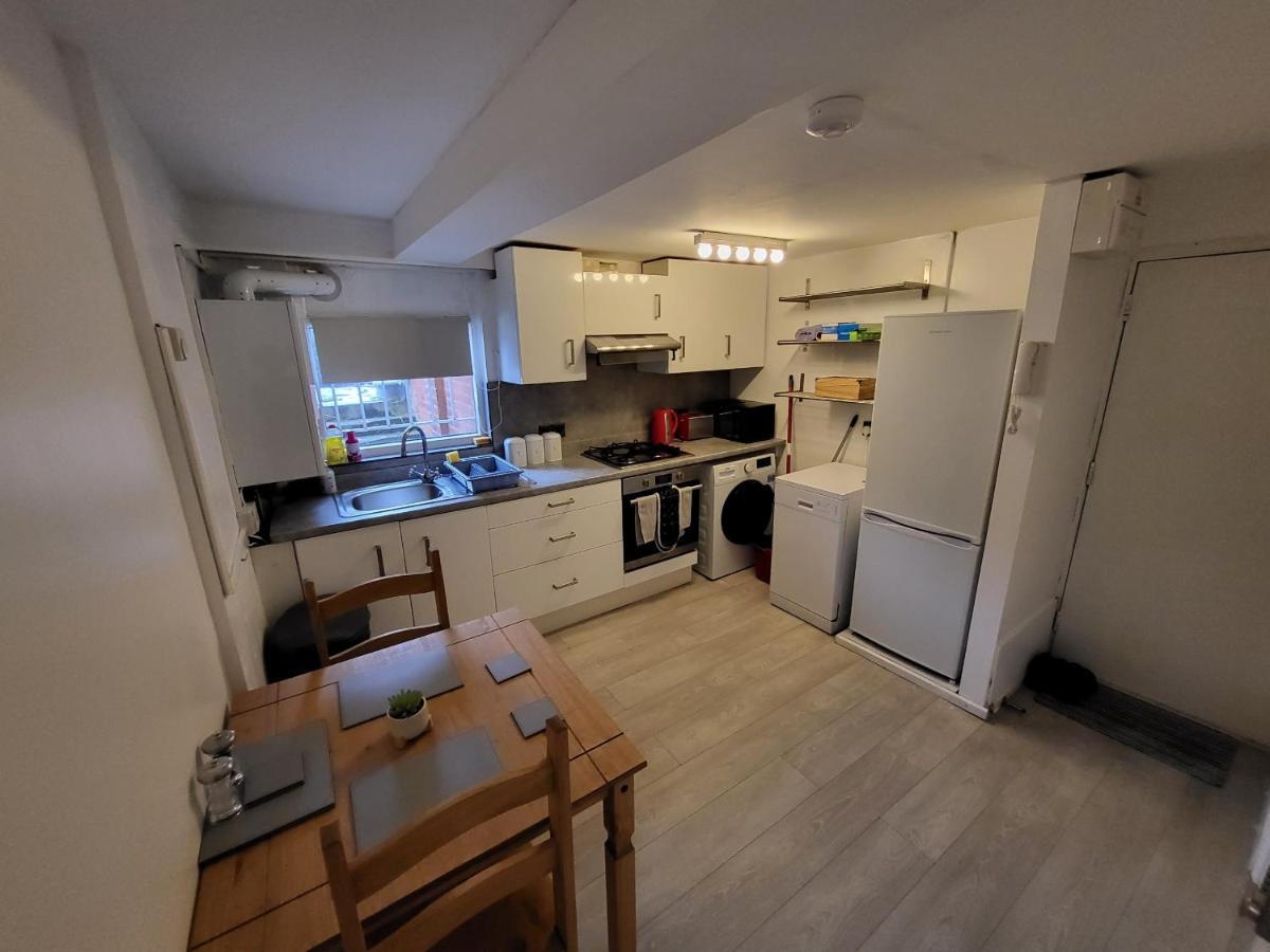 Cosy Apartment By Clapham South Underground! 런던 외부 사진