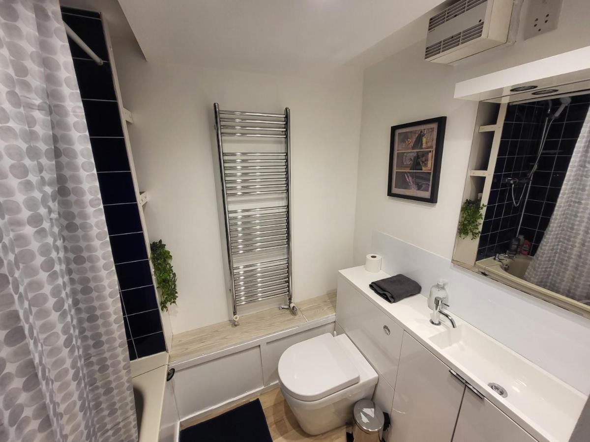 Cosy Apartment By Clapham South Underground! 런던 외부 사진