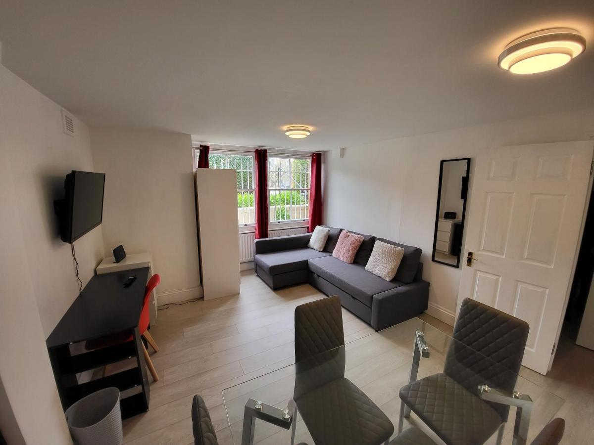 Cosy Apartment By Clapham South Underground! 런던 외부 사진