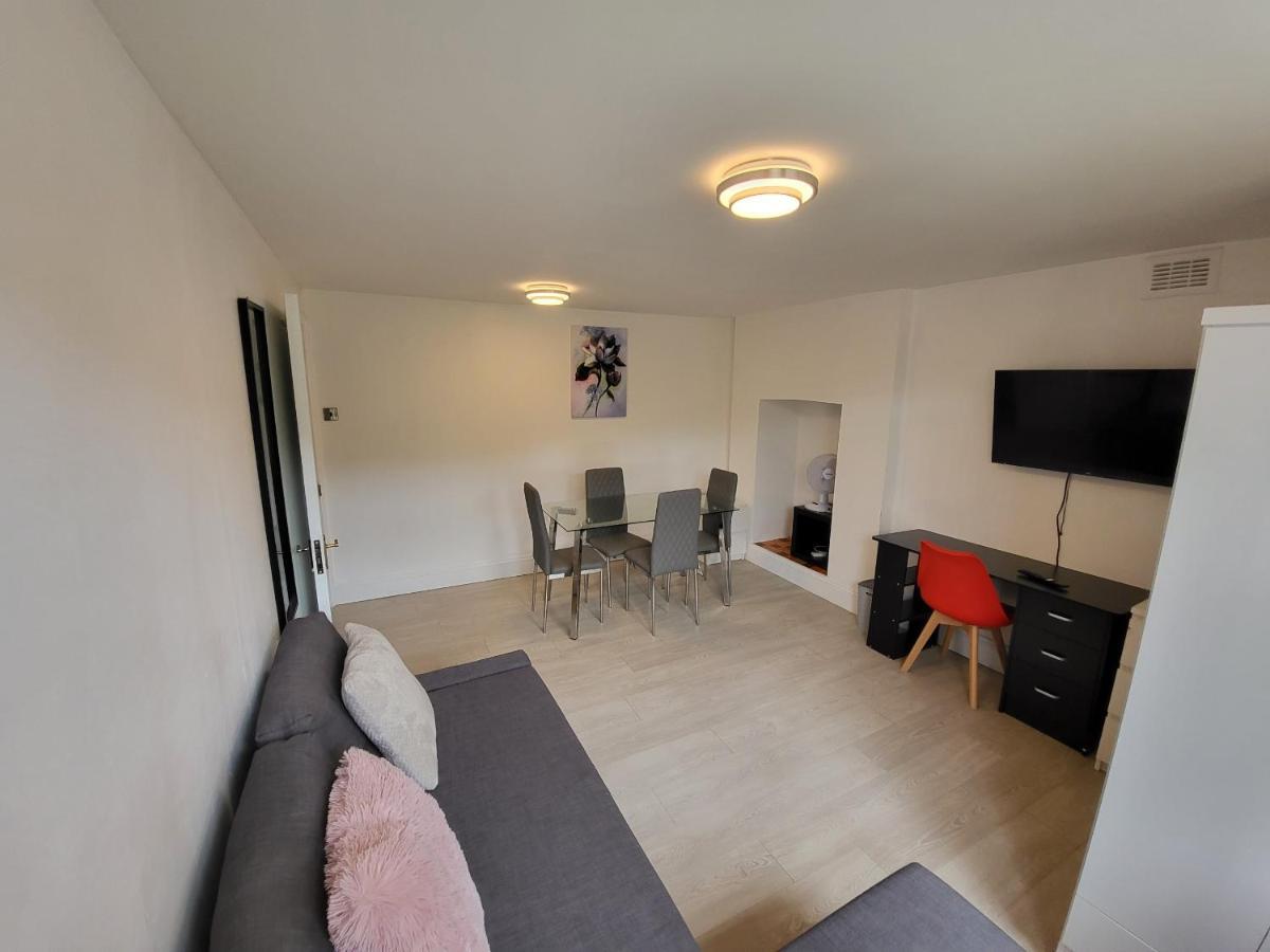 Cosy Apartment By Clapham South Underground! 런던 외부 사진