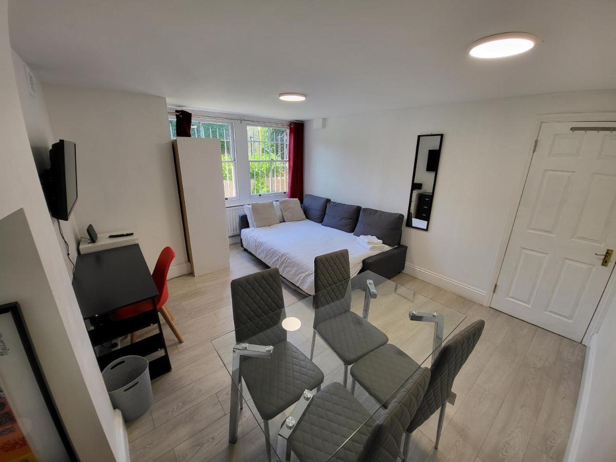 Cosy Apartment By Clapham South Underground! 런던 외부 사진