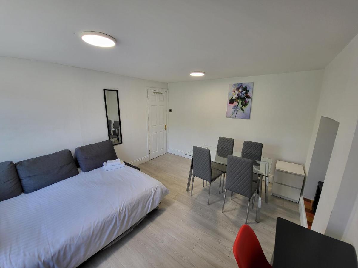 Cosy Apartment By Clapham South Underground! 런던 외부 사진