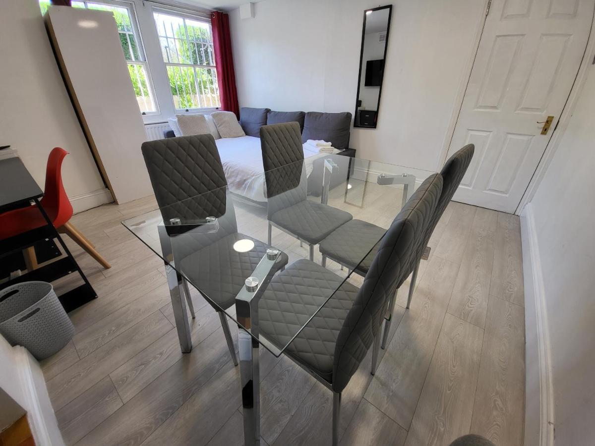 Cosy Apartment By Clapham South Underground! 런던 외부 사진